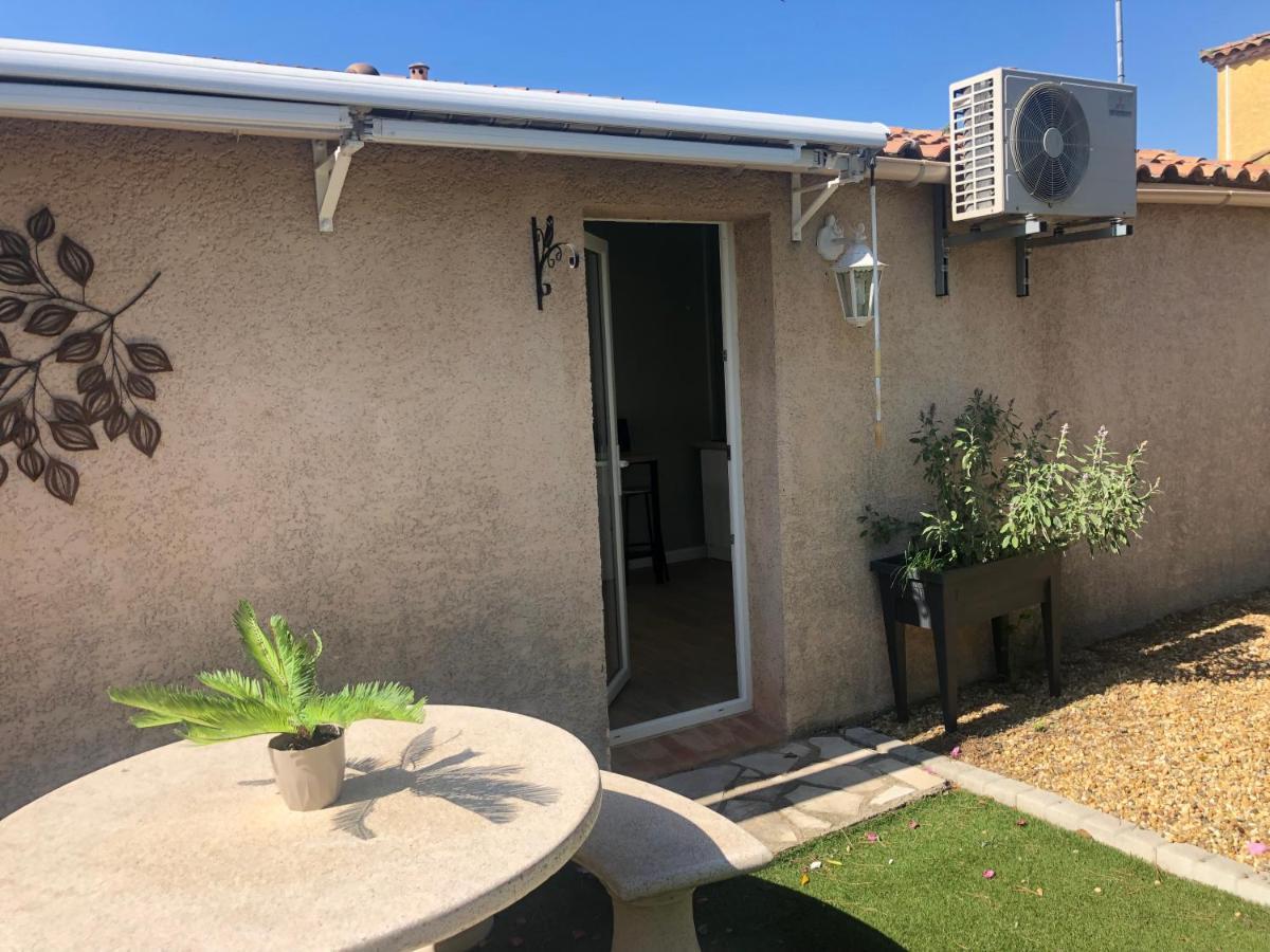 Studio Refait A Neuf Avec Jardin Aigues Mortes Exterior photo